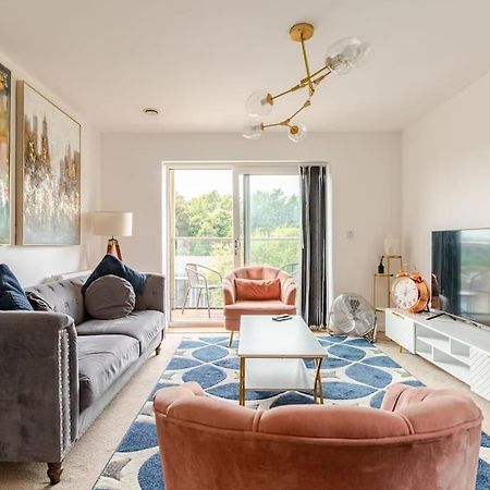 Stylish Station Apartment In Rochester With Free Parking Wainscot Extérieur photo