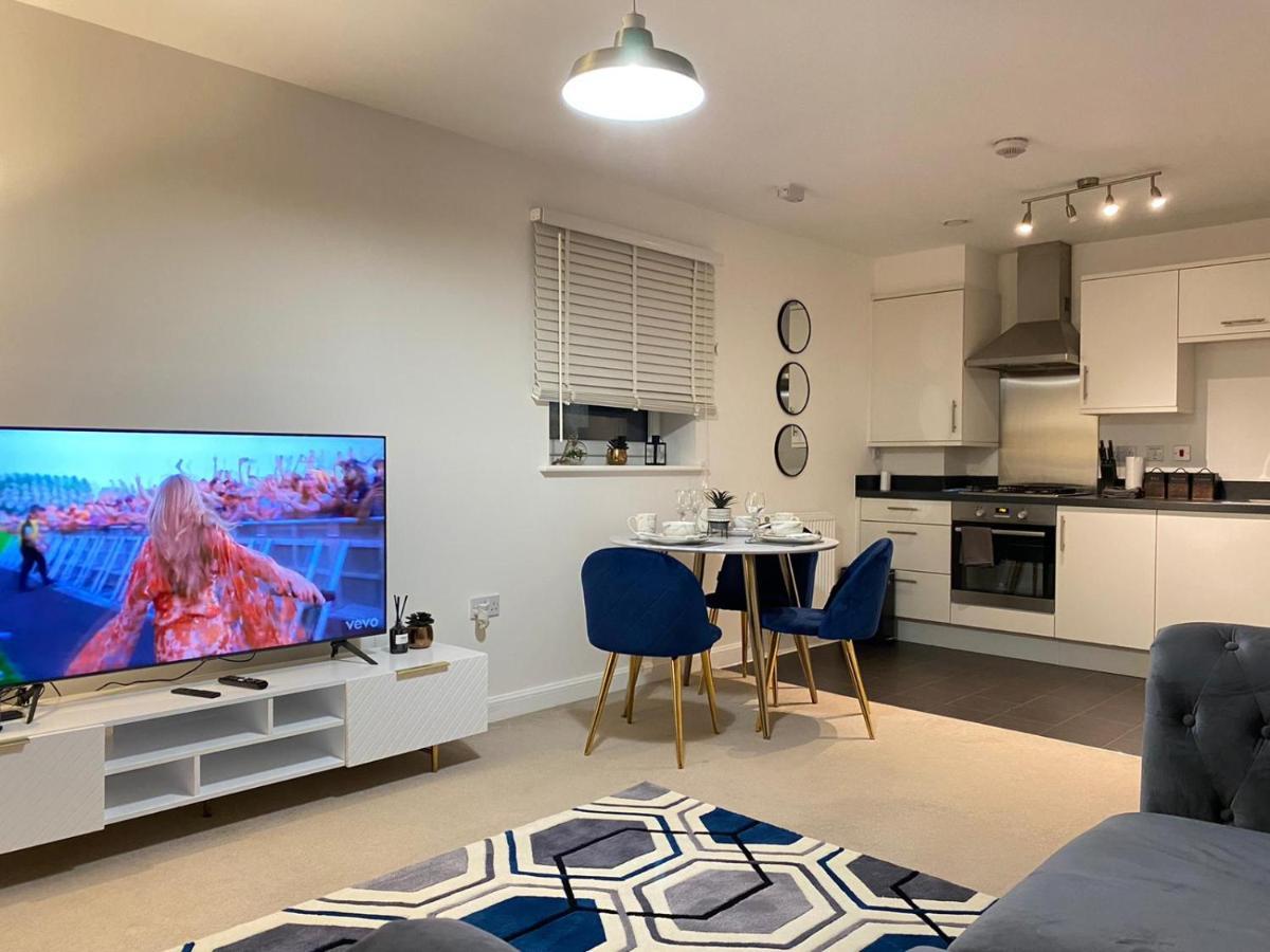Stylish Station Apartment In Rochester With Free Parking Wainscot Extérieur photo