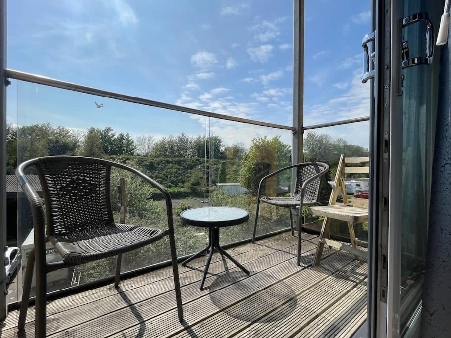 Stylish Station Apartment In Rochester With Free Parking Wainscot Extérieur photo