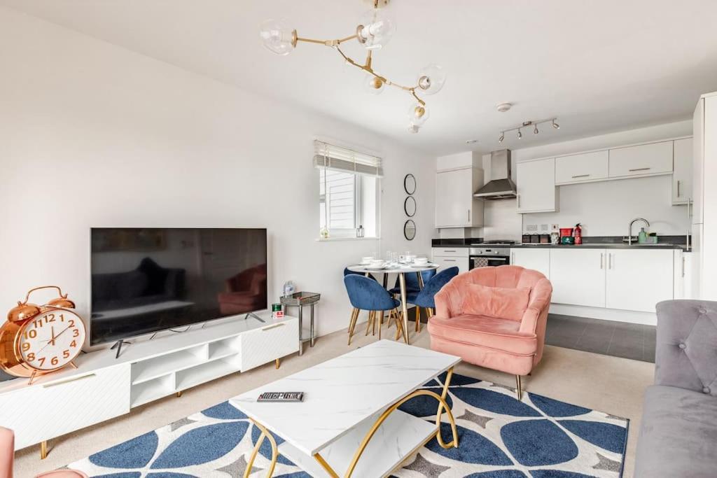 Stylish Station Apartment In Rochester With Free Parking Wainscot Extérieur photo